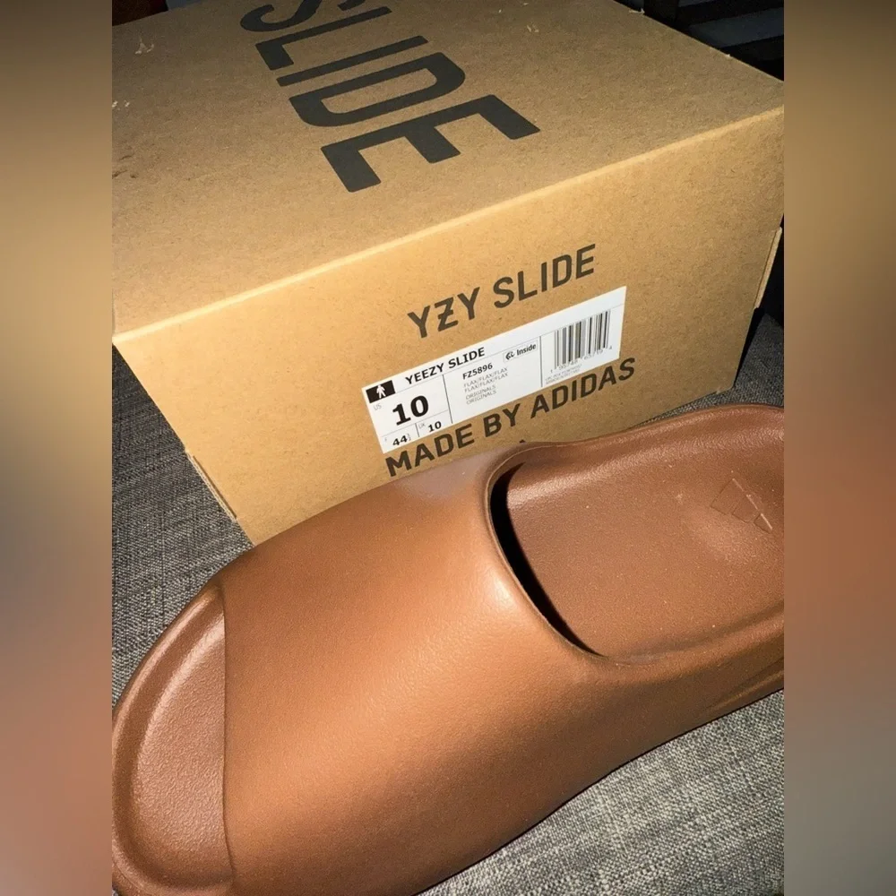 Adidas Yeezy Slide in Earthy Brown new with box - Picture 1 of 7